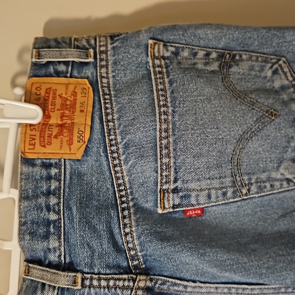 Levi's 550 Relaxed Fit Jeans - Picture 7 of 10
